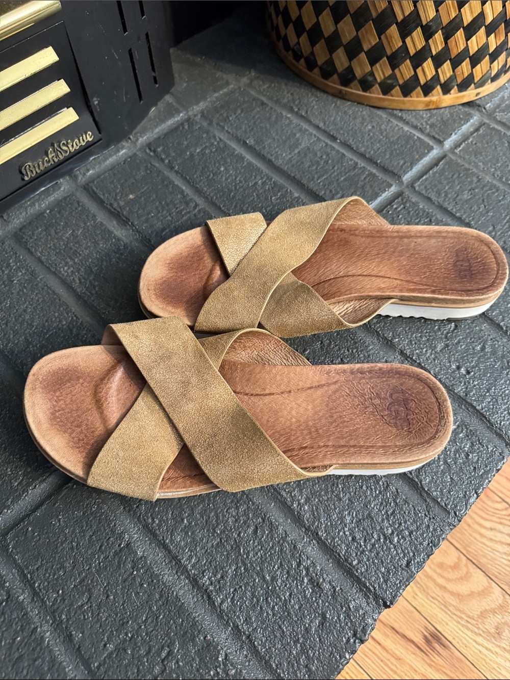 UGG Kari Metallic Gold Sandal Size 10
